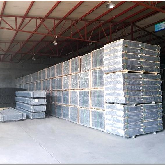 China Supply Directly 60/80/100 Mesh Stainless Steel Welded Cage Wire Poultry Netting /Welded Wire Mesh for Safty Decoration
