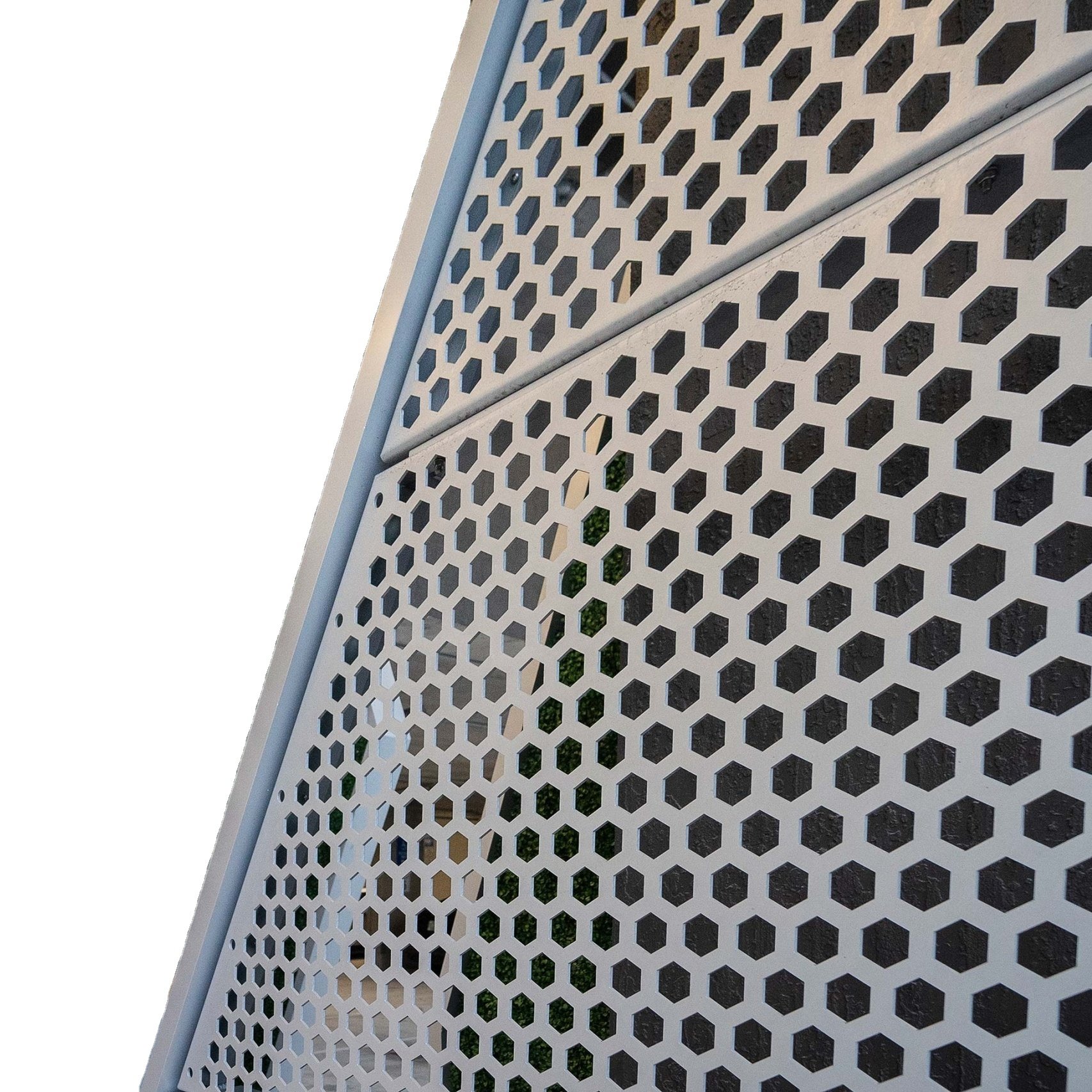 China Factory supply 1mm 2mm Hole Galvanized Perforated Metal Mesh Aluminum Punching Round Hole Decorative Honeycomb Metal Mesh