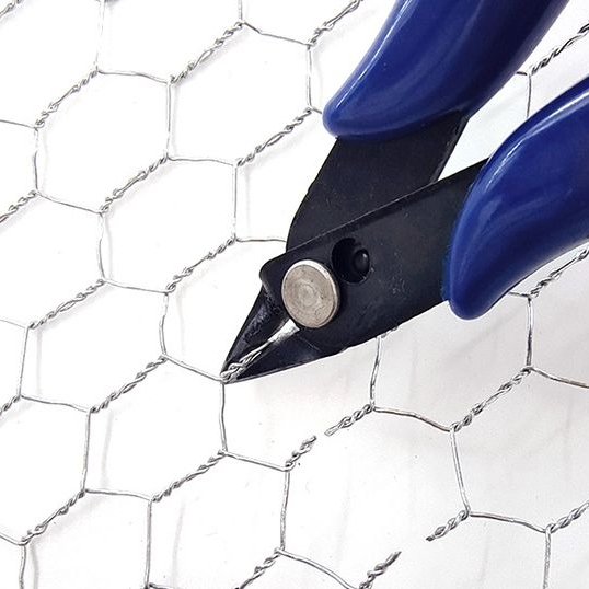 Good Price High Quality China Factory 10MM iron net fence wire mesh