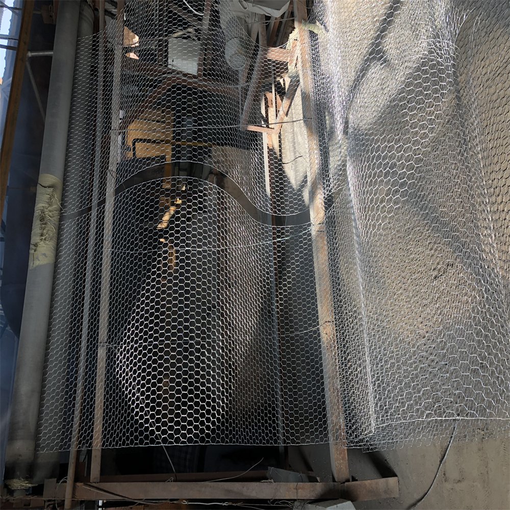 Good Price High Quality China Factory 10MM iron net fence wire mesh