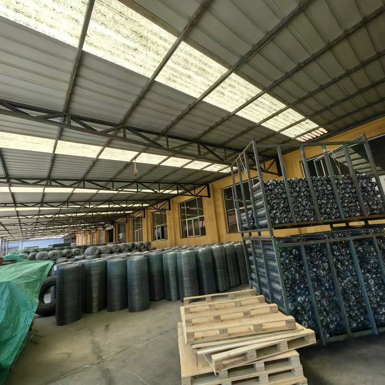 24 gauge 0.6mm diameter 1m 30m galvanized oem welded wire mesh cattle shelves