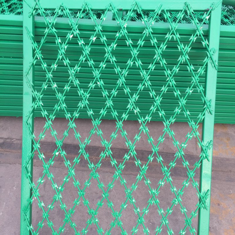 BTO-22 BTO-30 BTO-60 BTO-65 ss304 / galvanized diamond security razor barb wire concertina razor blade barbed fencing wire mesh