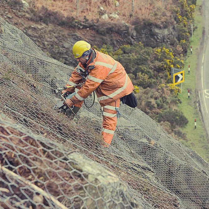 High Tensile Rockfall Netting SNS Slope Protection Mesh Hexagonal Steel Wire Mesh with Cable Ropes