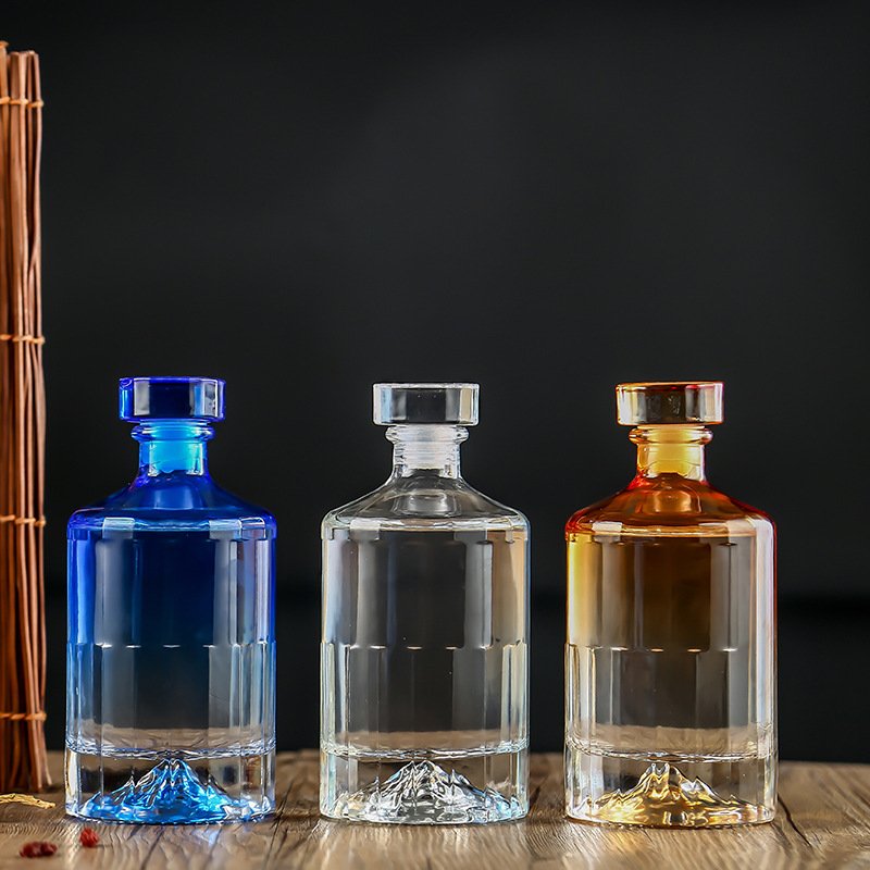 Wholesale clear classical empty vodka tequila liquor glass bottle with cork