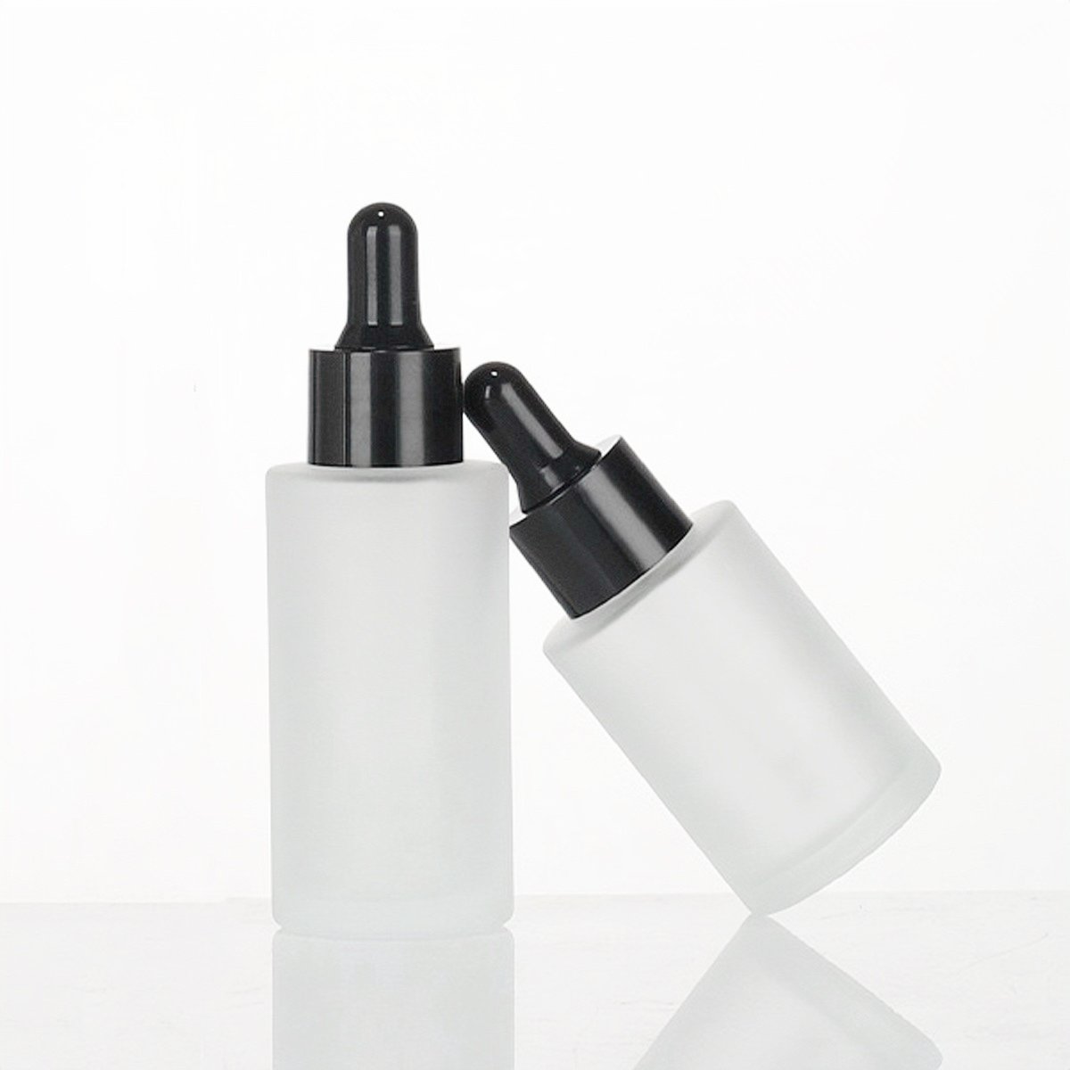 Cosmetic skincare essential oil bottle luxury flat shoulder frosted clear glass bottle 30ml with black lids