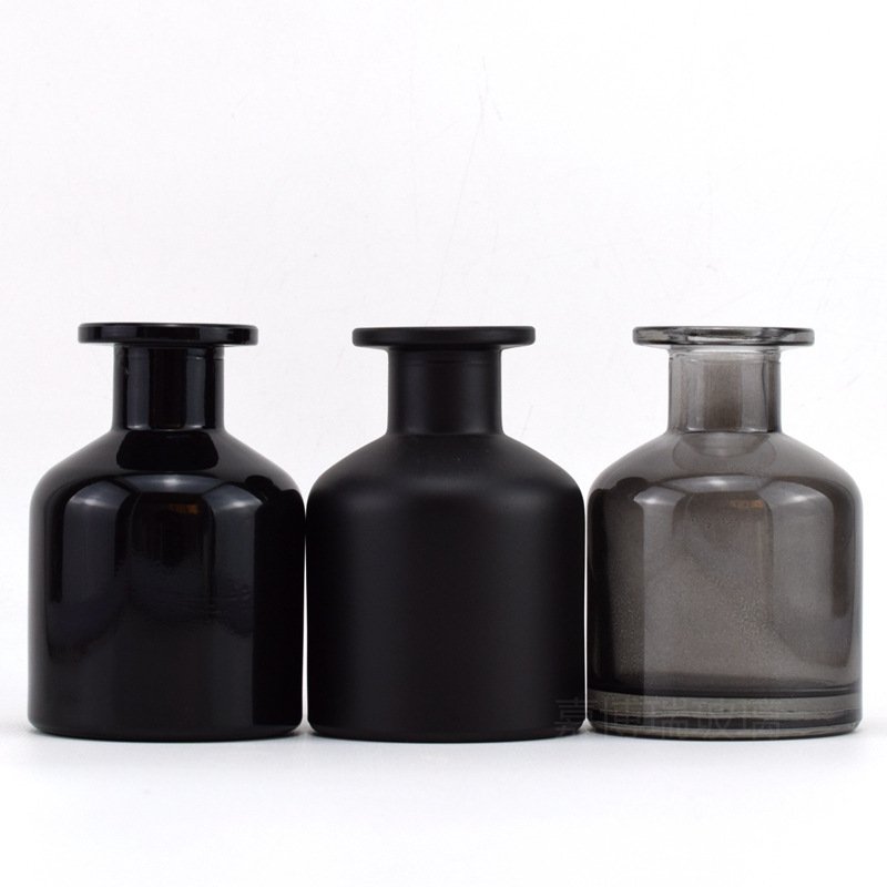 Most Popular Empty 100ml 150ml 200ml Round Black glass Aromatherapy Reed Diffuser Fragrance glass bottle With Stopper