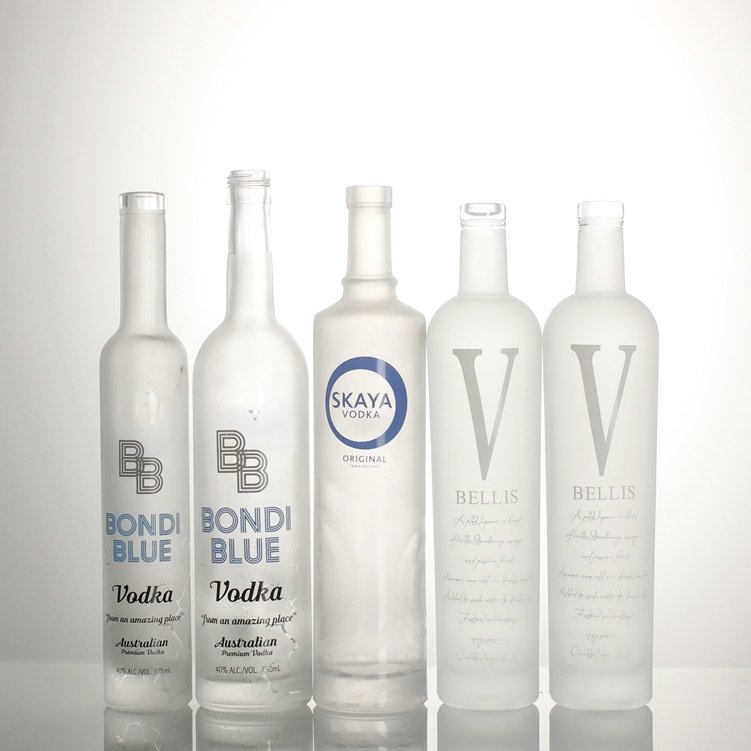 Wholesale 700ml 750ml 1000ml Bordeaux Bottle High Thin Round Clear Liquor Empty Wine Gin Vodka Glass Bottle