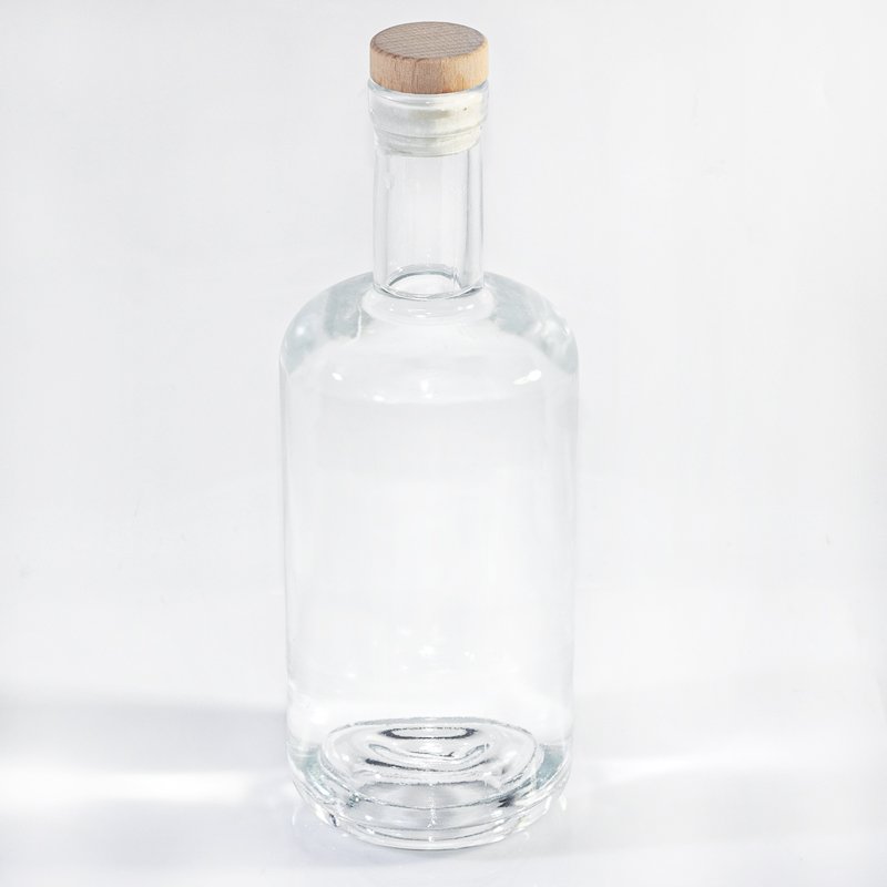 Factory Direct Sale Brand New 700ml Vodka Bottle With Cork Design Water Glass Bottle For Tequila Whisky