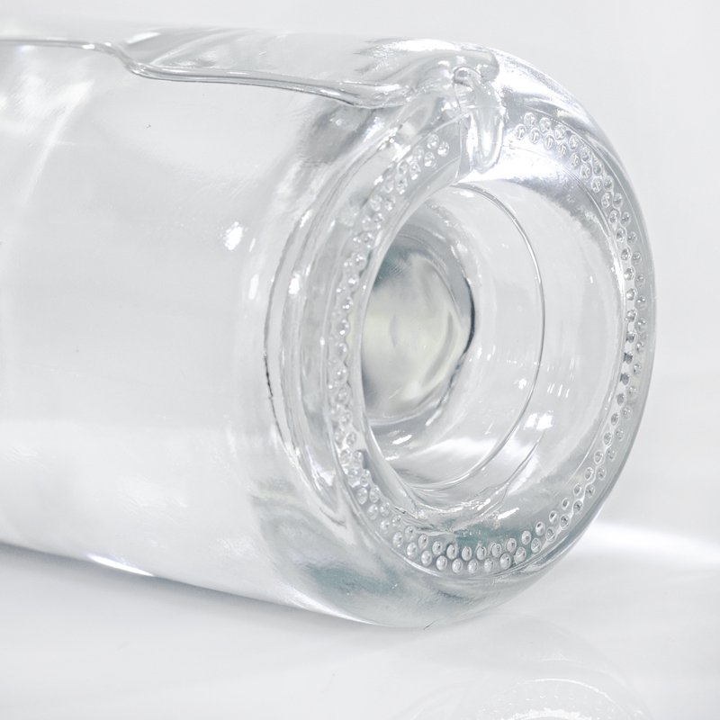 Factory Direct Sale Brand New 700ml Vodka Bottle With Cork Design Water Glass Bottle For Tequila Whisky