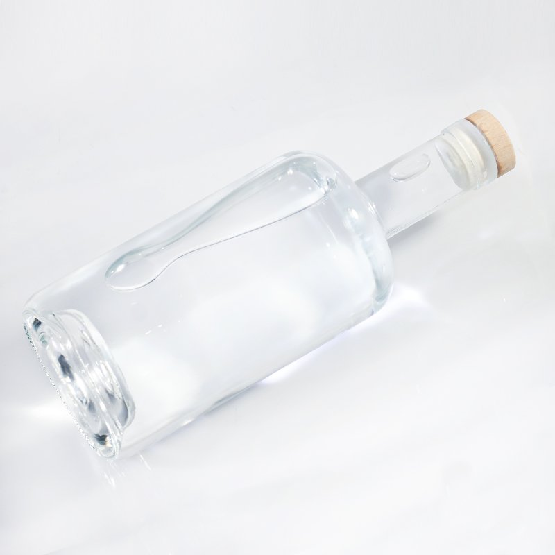 Factory Direct Sale Brand New 700ml Vodka Bottle With Cork Design Water Glass Bottle For Tequila Whisky