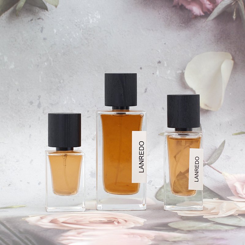 Custom cosmetic packaging square pefume bottle 30ml 50ml 100ml clear empty pump spray glass perfume bottles with wooden cap