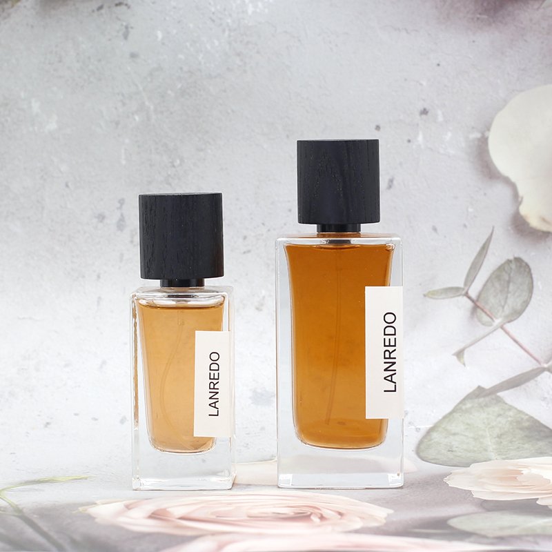 Custom cosmetic packaging square pefume bottle 30ml 50ml 100ml clear empty pump spray glass perfume bottles with wooden cap