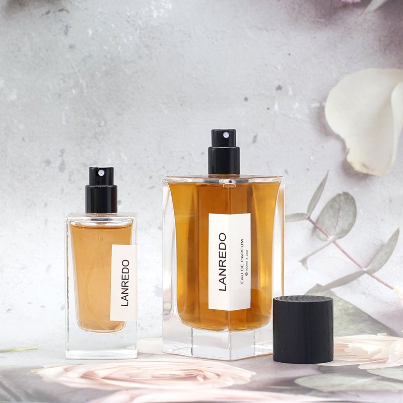Custom cosmetic packaging square pefume bottle 30ml 50ml 100ml clear empty pump spray glass perfume bottles with wooden cap