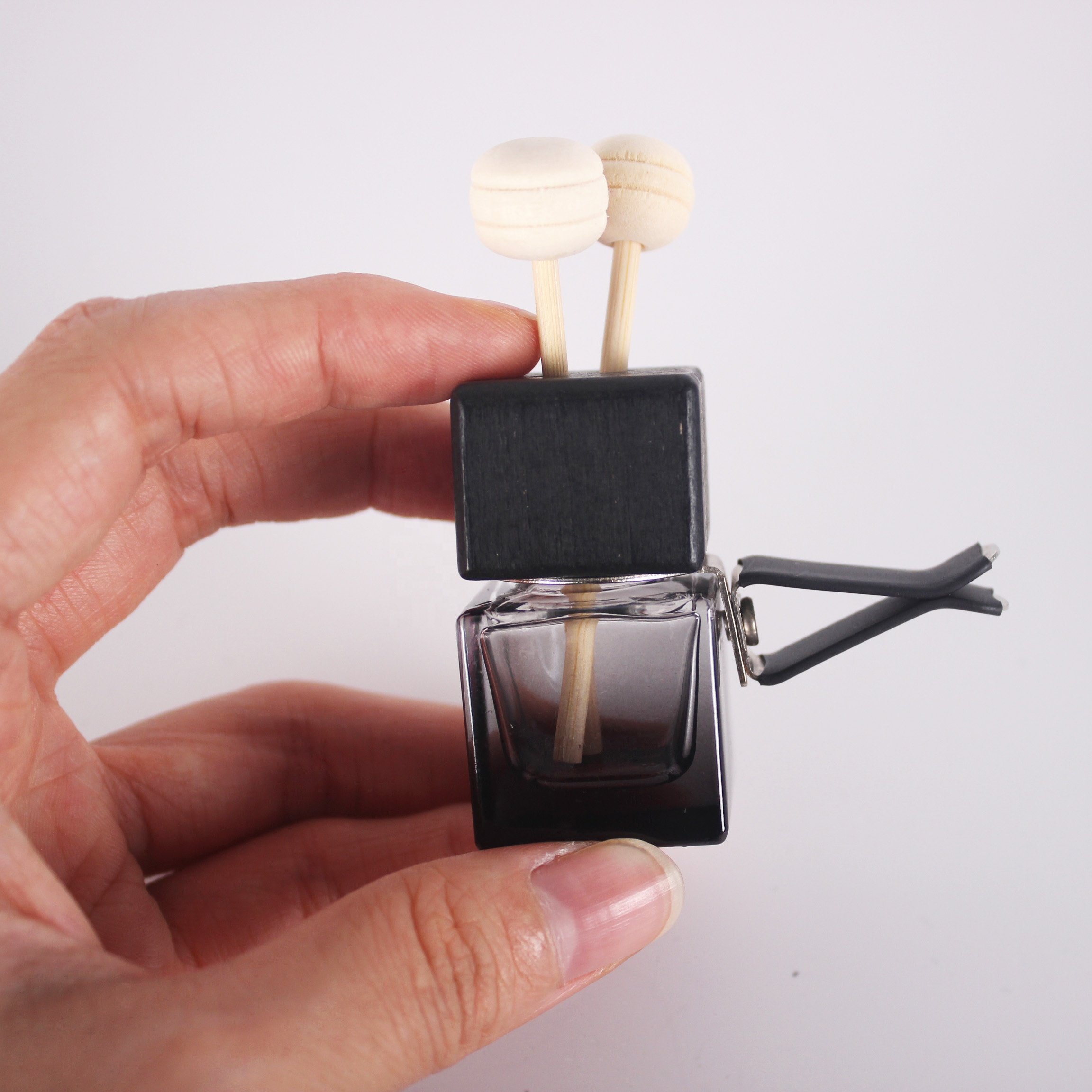China Factory Outlet 8ml Essential Oil Diffuser Car Perfume Bottle With vent Clips Aromatherapy Square Perfume Glass Bottle