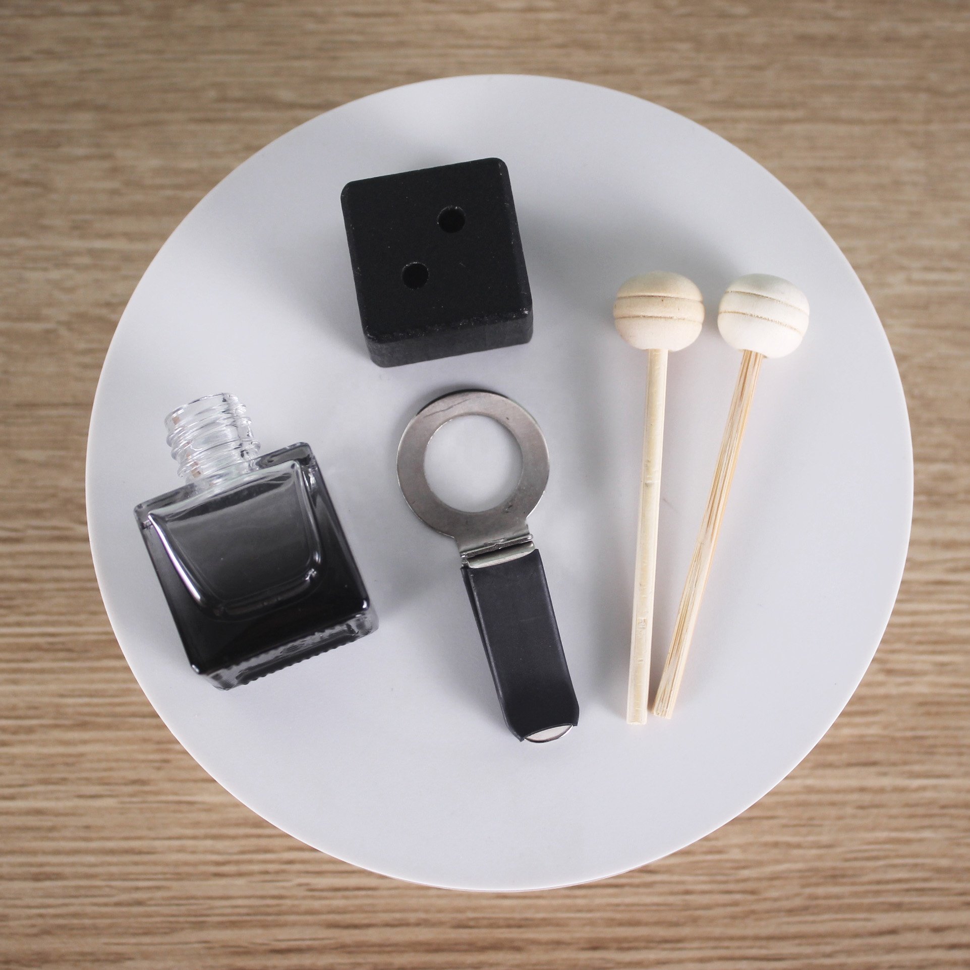 China Factory Outlet 8ml Essential Oil Diffuser Car Perfume Bottle With vent Clips Aromatherapy Square Perfume Glass Bottle
