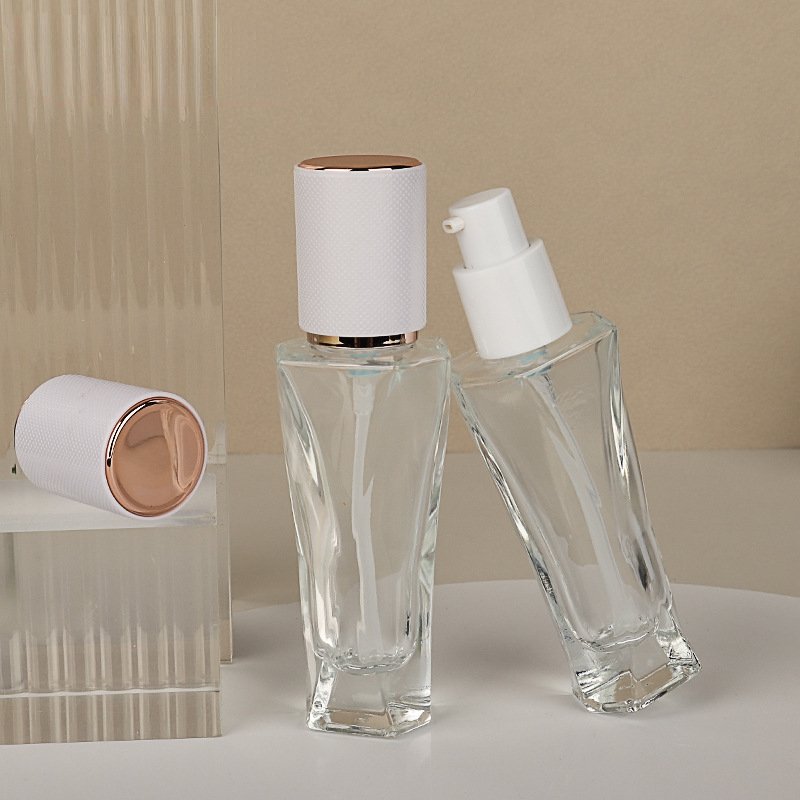 Wholesale New 30ml Glass Bottle White Squezee Pump Foundation Glass Bottle BB Cream Serum Cosmetic Glass Foundation