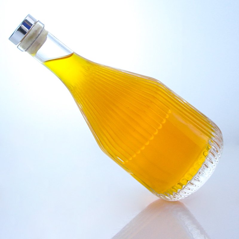 made in Yuncheng with embossed whiskey vodka rum tequila gin spirit glass bottle with cork cap