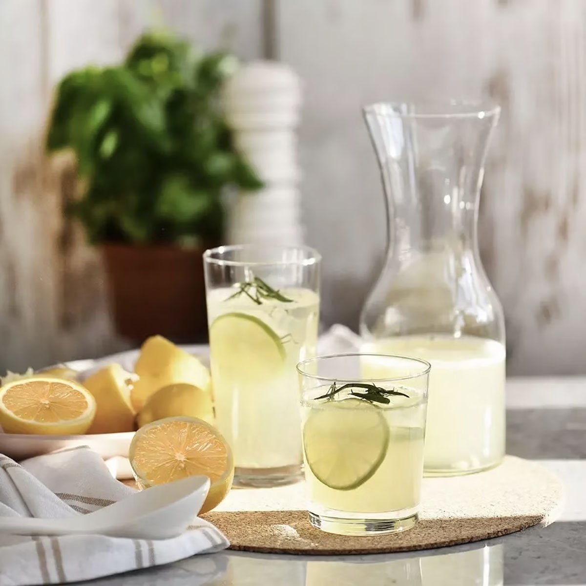Classic Water Carafe Vase - 30.4 oz (900 ml) Capacity - 230mm - Elegant Serving Solution - B2B Wholesale Offer - Krosno Glass
