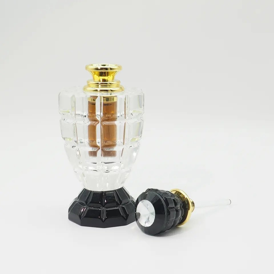 Manufacturers wholesale crystal glass bottles Atar oil crystal bottles with black crystal lid