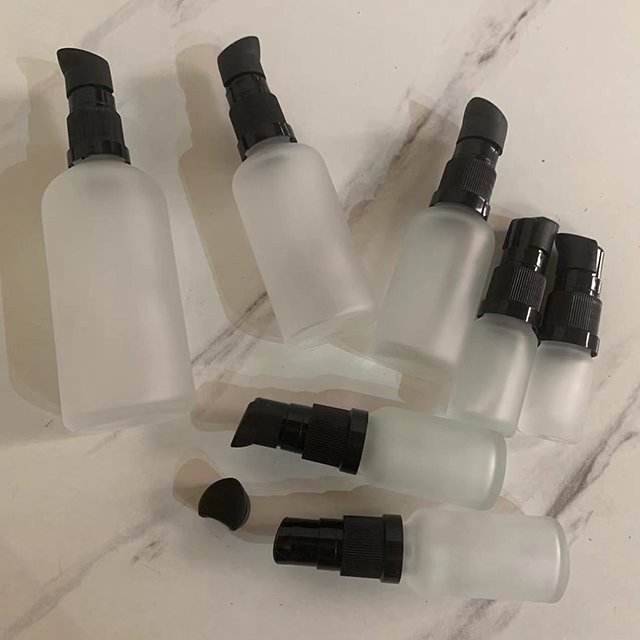 Hengjian 5ml 10ml 15ml 20ml 30ml 50ml 100ml Frosted Matte Cosmetic Skin Care Lotion Cream Pump Glass Bottle With Cover
