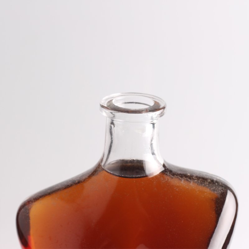 Wholesale Manufacturer High End Woman Shaped 750ml Glass Bottle With Cork Screen Printing Decal For Whisky Vodka Spirits Use