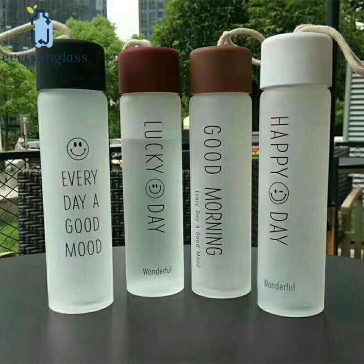 High quality 250ml 500ml 800ml cylinder round mineral water voss glass bottle with plastic screw lid wholesale