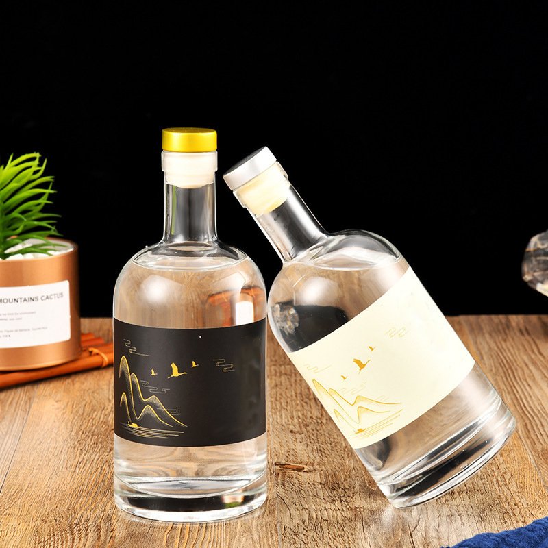 Round Embossed Logo Extra Flint Whiskey Brandy Whisky Rum Spirits 500ml 750ml Glass Bottle With Bottle Finish