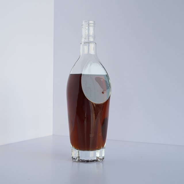 Unique shape custom Chinese export wine bottle empty 700ml brandy glass bottle clear wrinkle-free spirit bottle