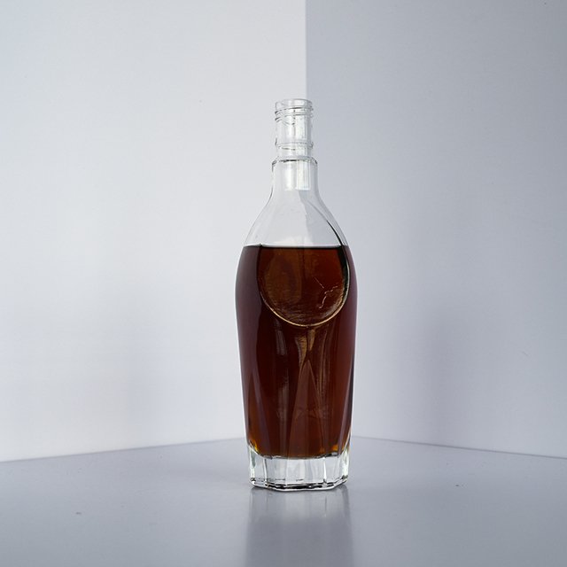 Unique shape custom Chinese export wine bottle empty 700ml brandy glass bottle clear wrinkle-free spirit bottle