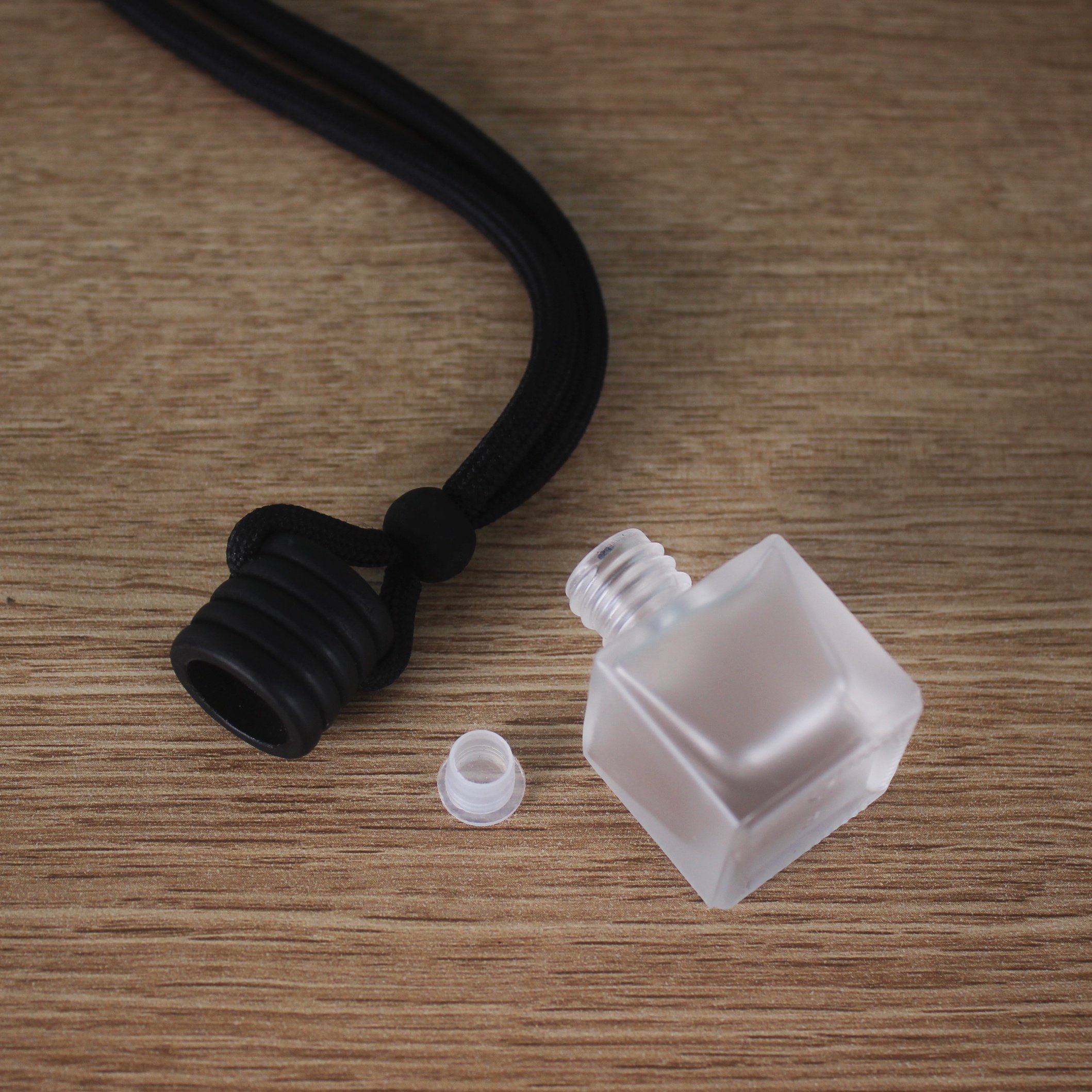 8ml 10ml 12ml Square Car Air Freshener Perfume With Black Wooden Cap Car Reed Diffuser Matte White Empty Glass Frosted Bottles