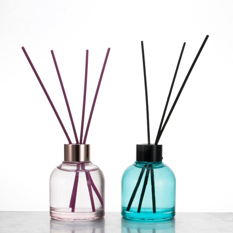 Wholesale Creative Fireless Home Aromatherapy Essential Oil Glass Bottle Hanging Clock Rattan Dried Flower Glass Bottle