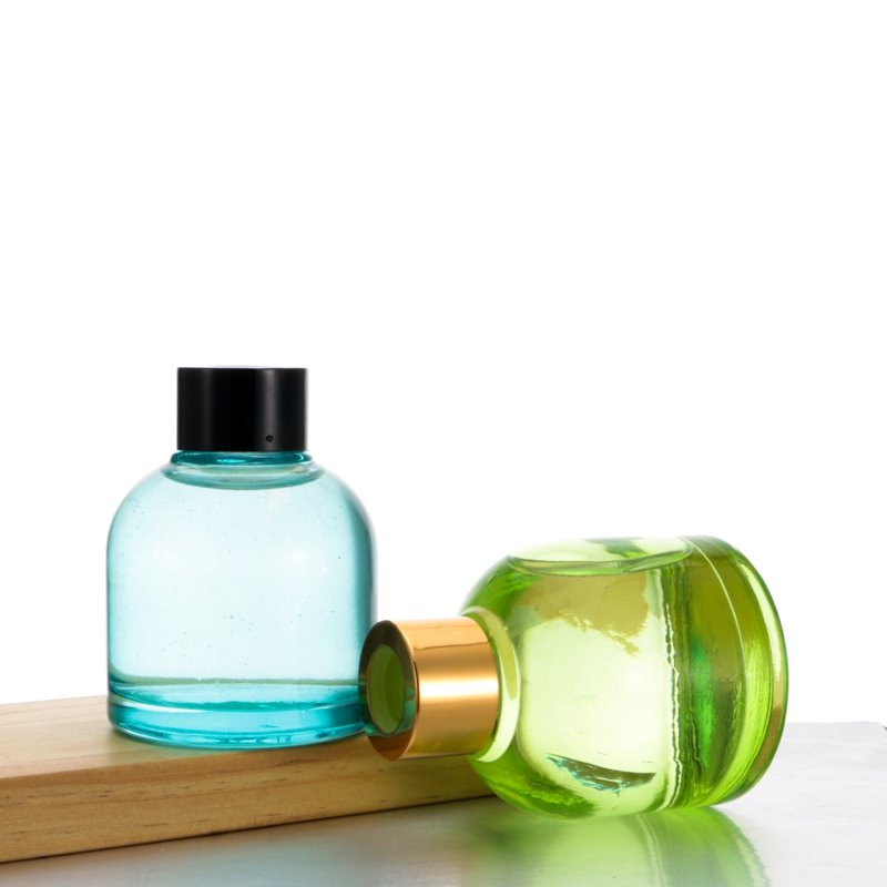 Wholesale Creative Fireless Home Aromatherapy Essential Oil Glass Bottle Hanging Clock Rattan Dried Flower Glass Bottle