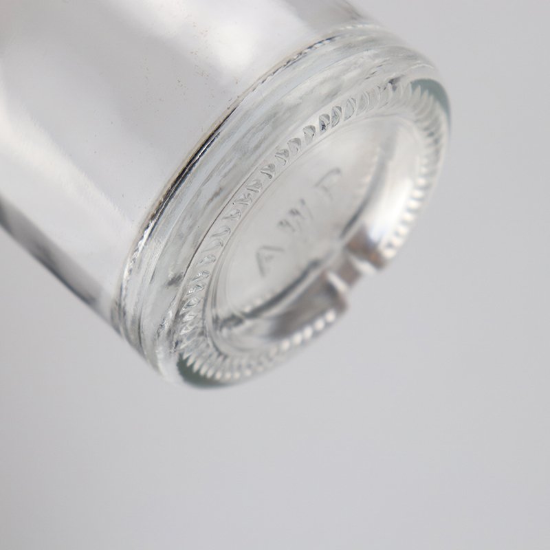 NCT-068 700ml high quality wholesale gin bottles vodka glass bottles for liquor