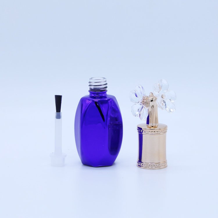 Elegant Custom Nail Polish Bottle 15ml with Flower Shape Cap Matte Electroplated Surface Perfumed Oil Brush Sealant Packaging