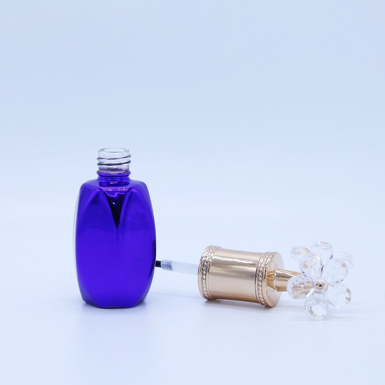 Elegant Custom Nail Polish Bottle 15ml with Flower Shape Cap Matte Electroplated Surface Perfumed Oil Brush Sealant Packaging