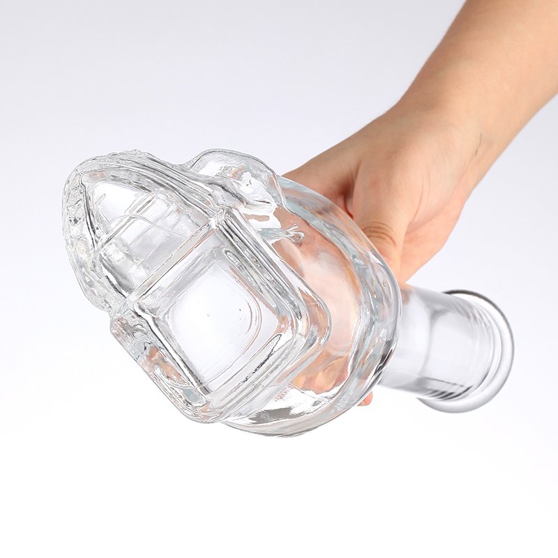 Long neck Skull shaped glass wine bottle creative glass bottles With lid Empty Gin Glass Bottles for Sale