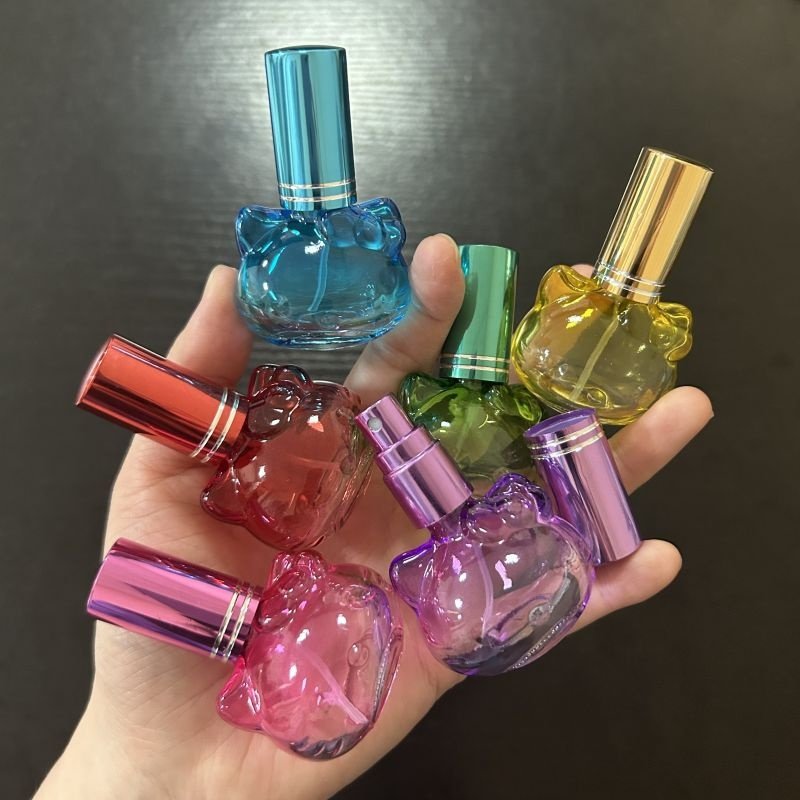 New style 10 ml mini empty cartoon cat cute glass perfume sample bottle gradient atomizer spray bottle for kids and girls