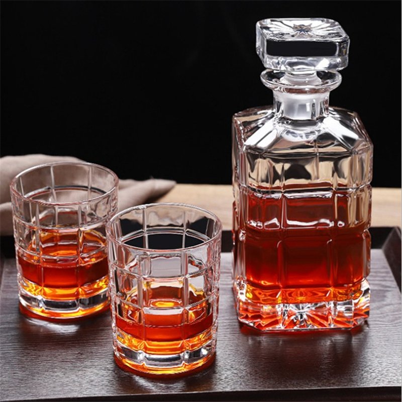 World hot sale whiskey glass bottle gift crystal whiskey bottle for whiskey