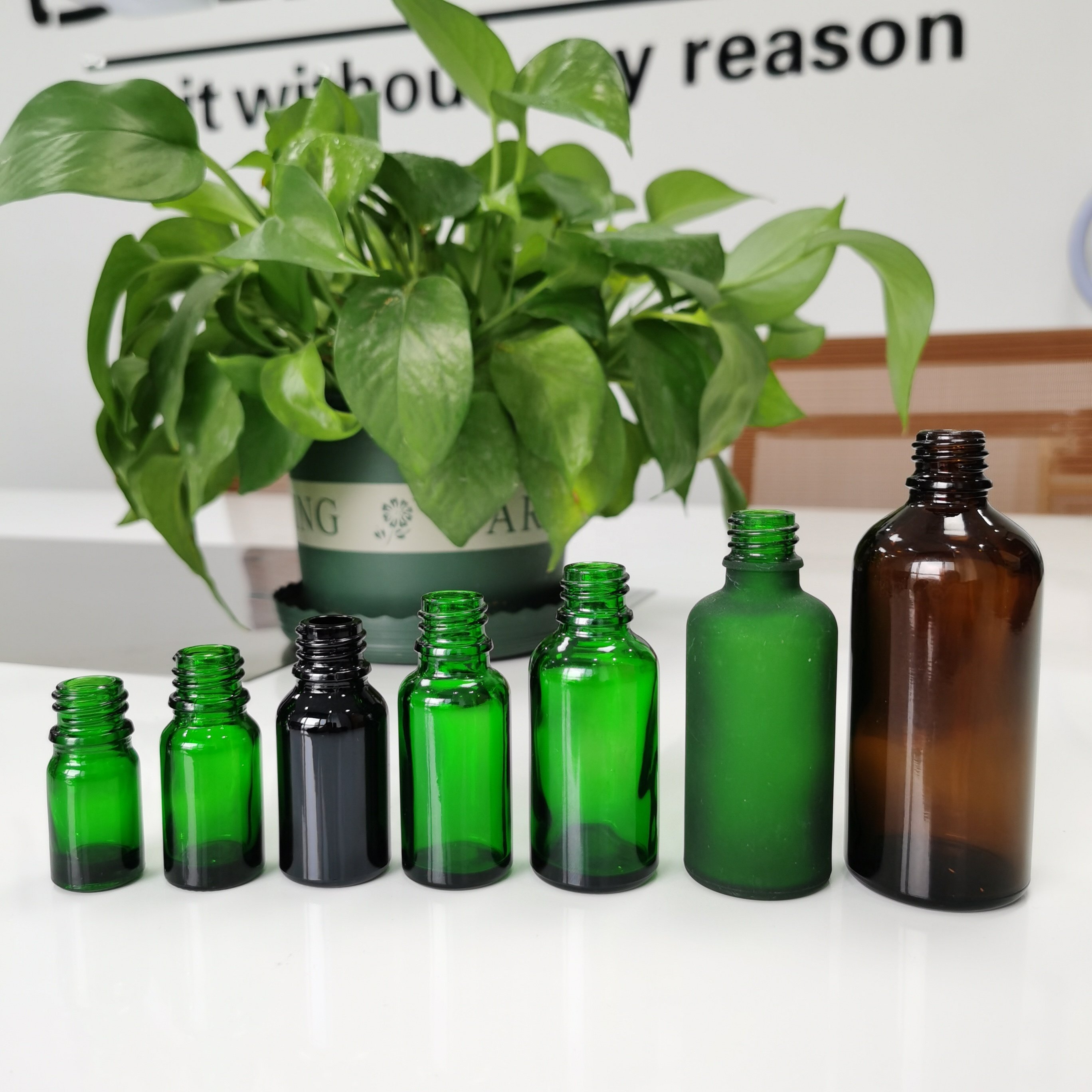 0.5 oz 15 ml green Essential Oil Empty Glass Bottle with Screw Top For Essential Oil packing,perfume glass bottle 10 ml spray