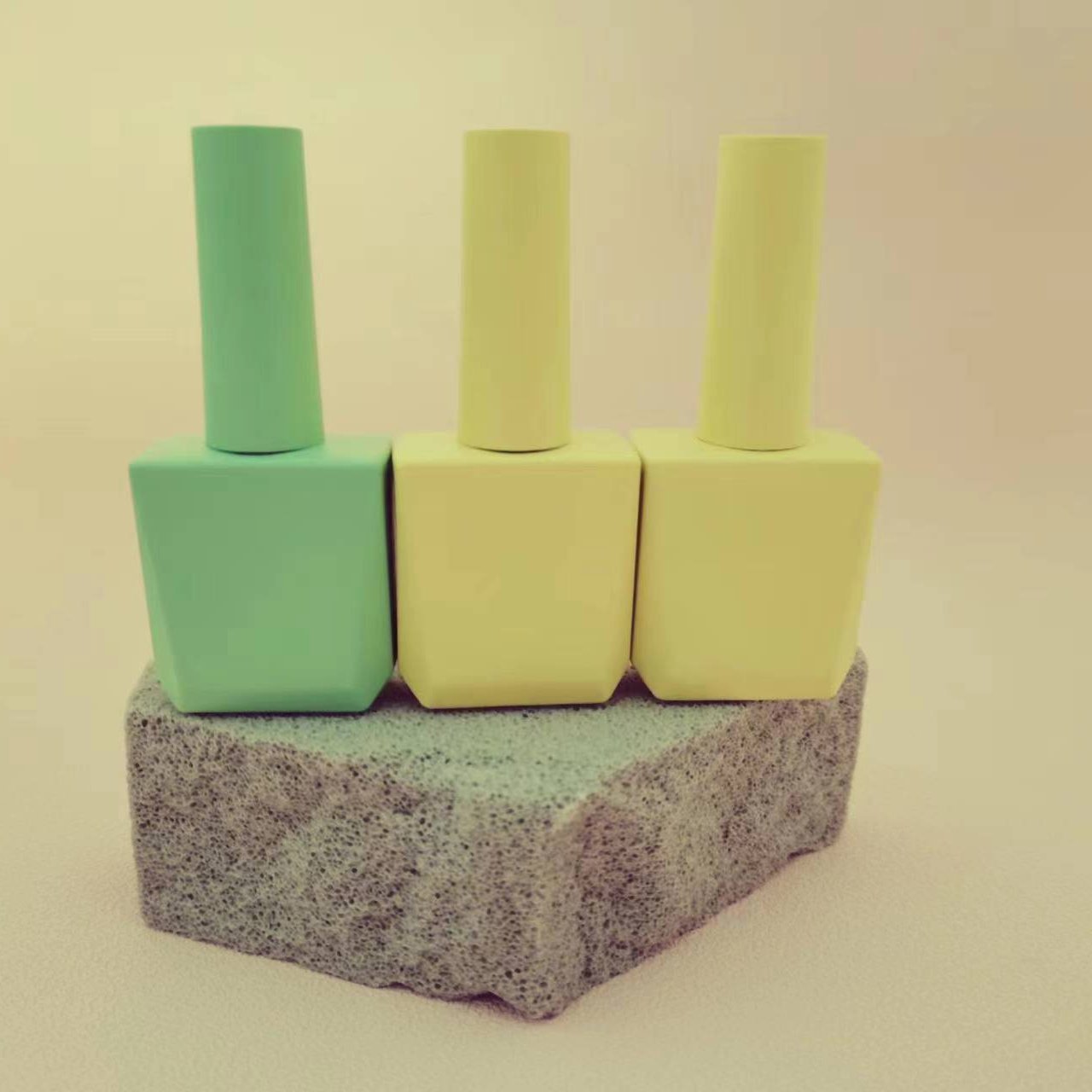Hot selling 12ml 14ml square shape color empty nail polish glass bottle with brush