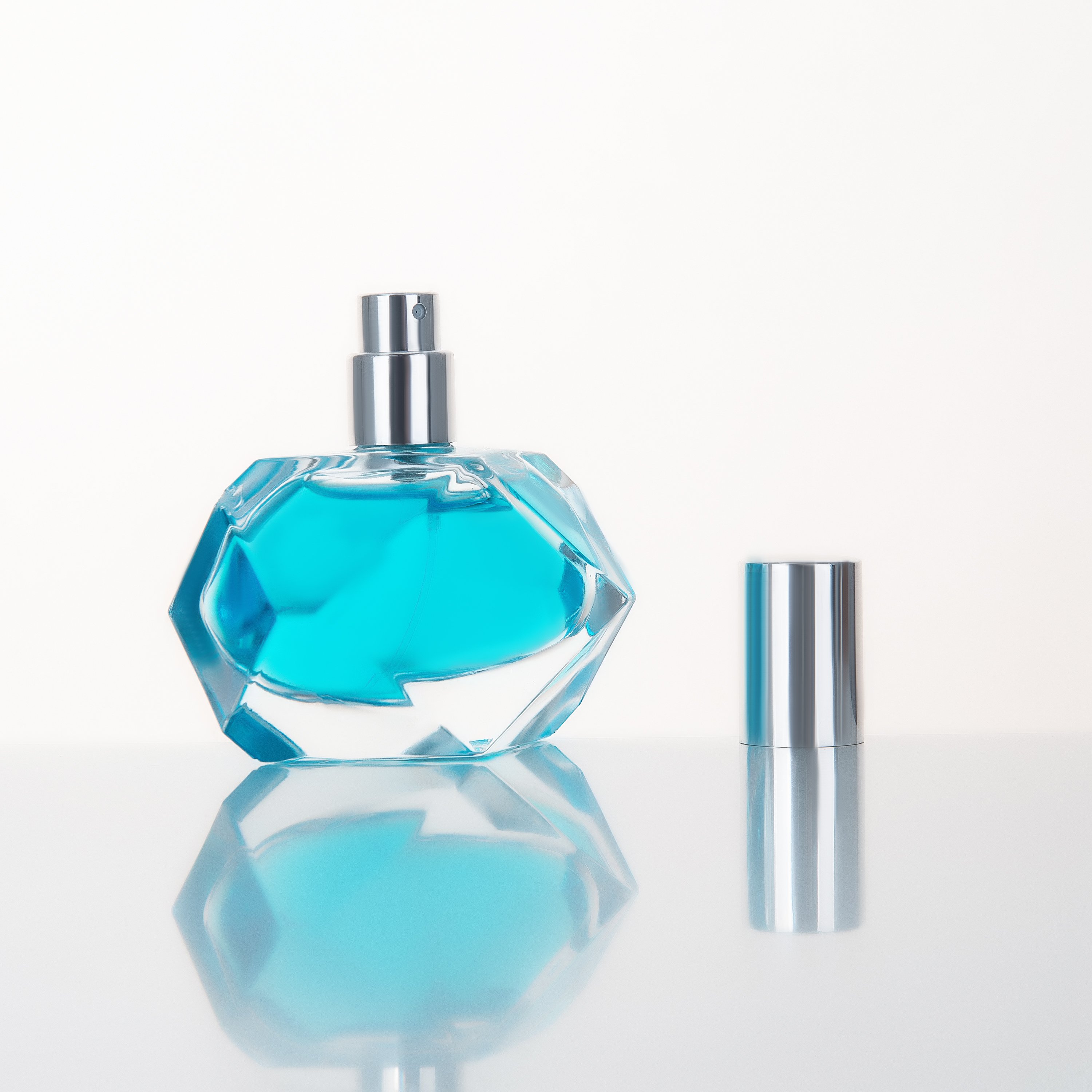 New arrival luxury small glass bottles special shape glass perfume spray bottle 30ml