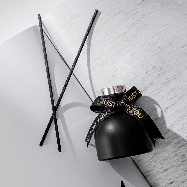 Hot Selling Private Label Flower Luxury Glass Bottle Reed Diffuser for Home Fragrance Decoration