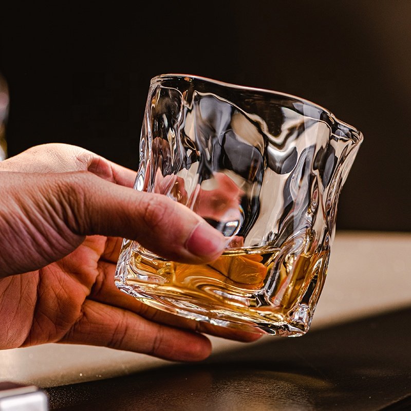 Wholesale Stock European Cup Whiskey Bottle and Glass Set Sparkling Wine Glass Bottle Whiskey Glass Decanter