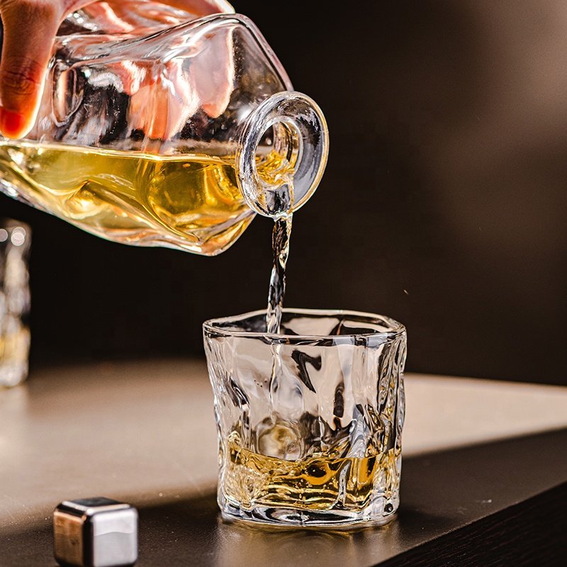Wholesale Stock European Cup Whiskey Bottle and Glass Set Sparkling Wine Glass Bottle Whiskey Glass Decanter