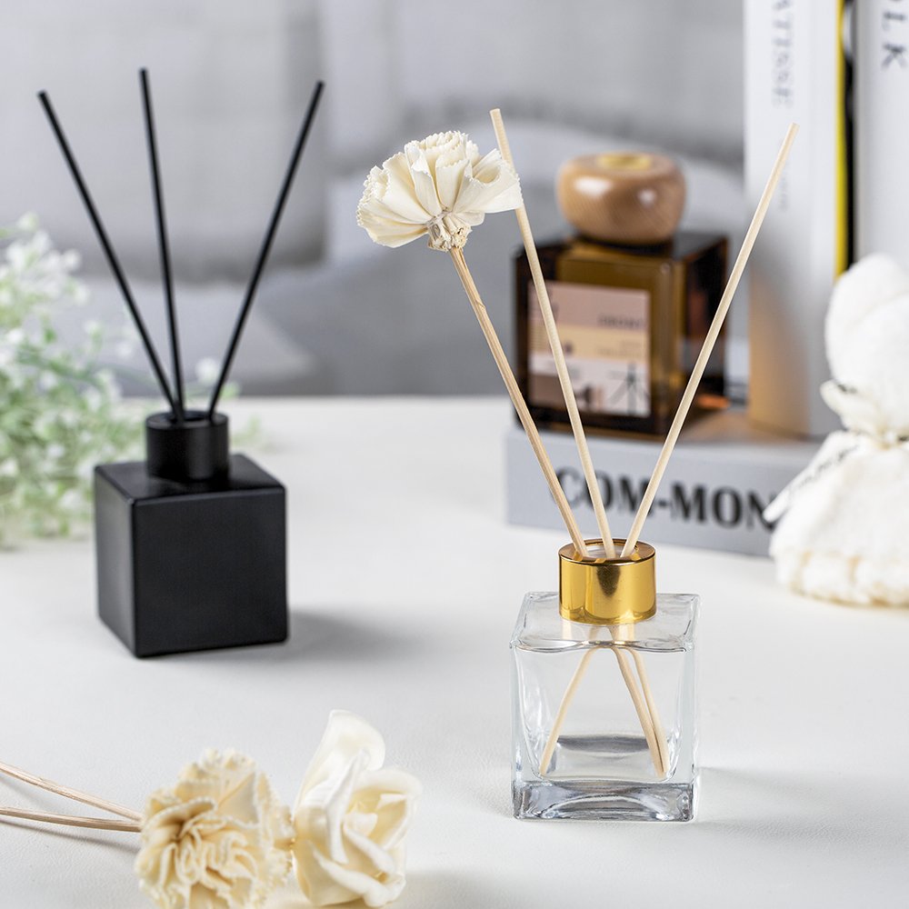 Best Sale Customized 50ml 100ml 150ml 200ml High Quality Square Simple Aromatherapy Empty Reed Diffuser Glass Bottles