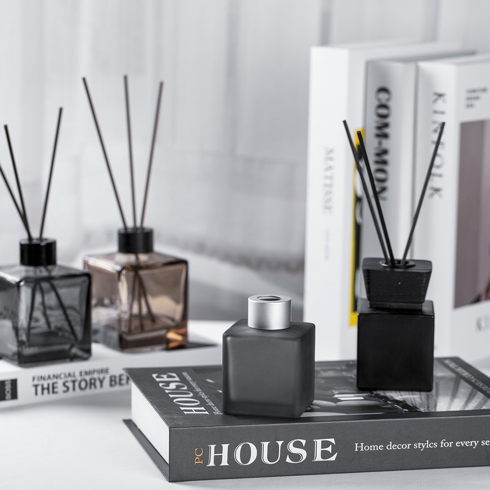 Best Sale Customized 50ml 100ml 150ml 200ml High Quality Square Simple Aromatherapy Empty Reed Diffuser Glass Bottles