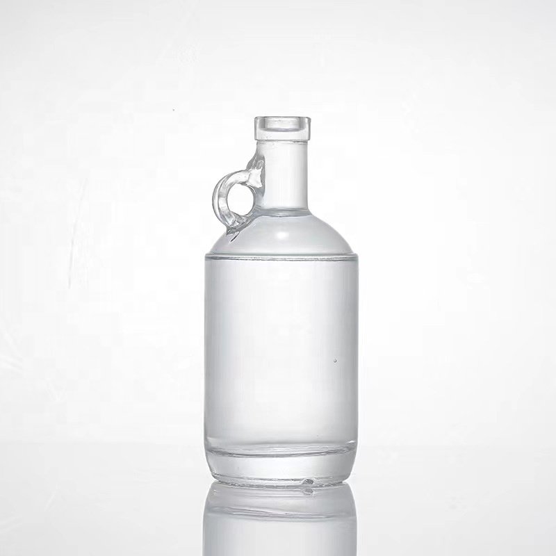 Wholesale 500 Ml 700 Ml 750 Ml Spray Frosting Vodka Whisky glass bottle Unique Handle Design Clear glass bottle With Cork