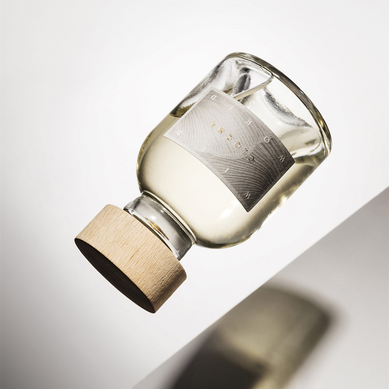 Recyclable 50ml 100ml Round square Glass Empty Perfume Bottle Customized Logo Cube Perfume Bottle With Wooden lid