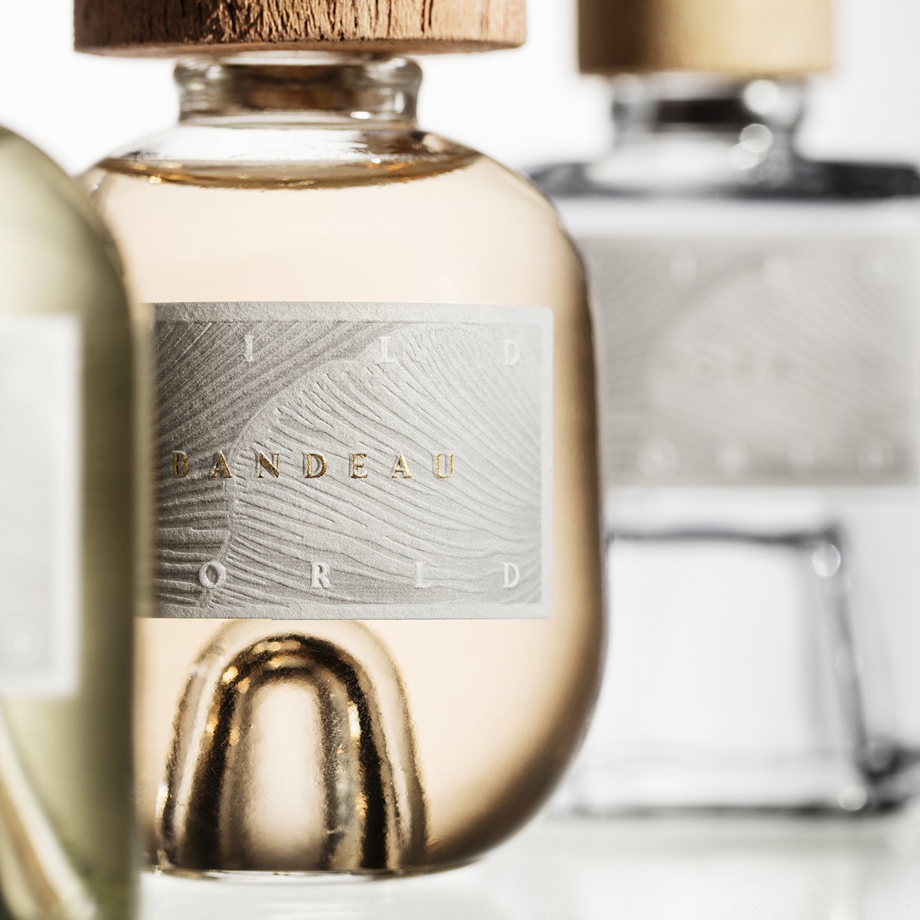 Recyclable 50ml 100ml Round square Glass Empty Perfume Bottle Customized Logo Cube Perfume Bottle With Wooden lid