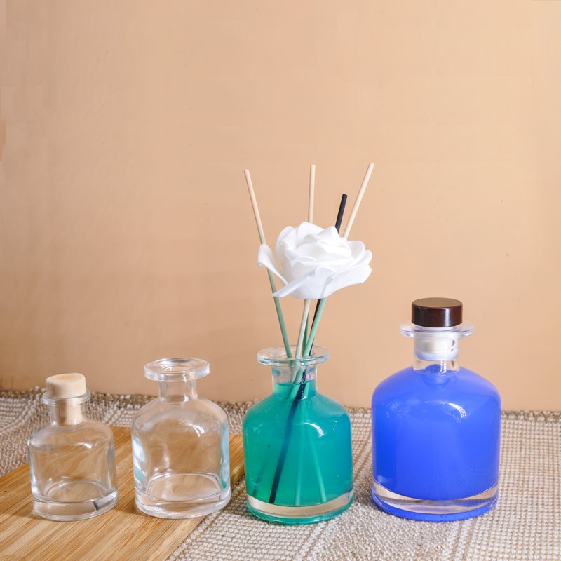 Wholesale 50ml 80ml 130ml 250ml round thick bottom aromatherapy reed diffuser glass bottle with cork